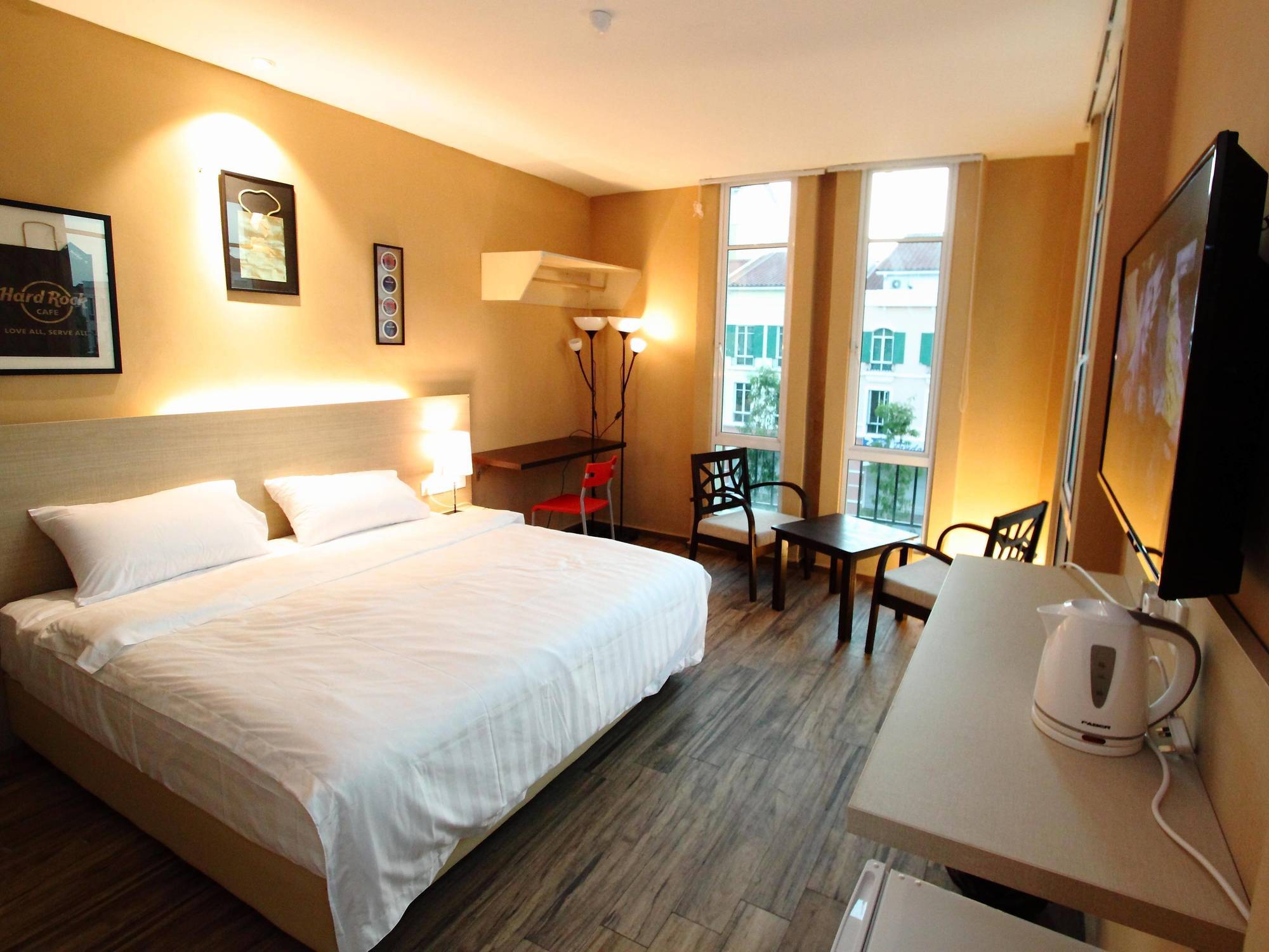 91 Street Boutique Inn Мири Экстерьер фото