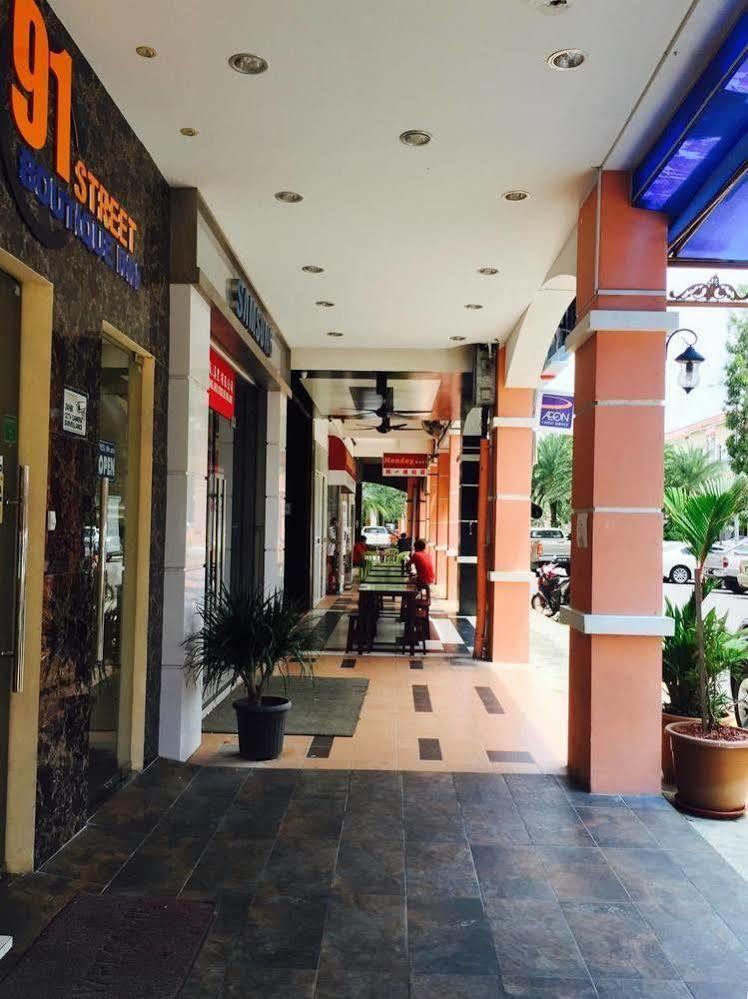 91 Street Boutique Inn Мири Экстерьер фото